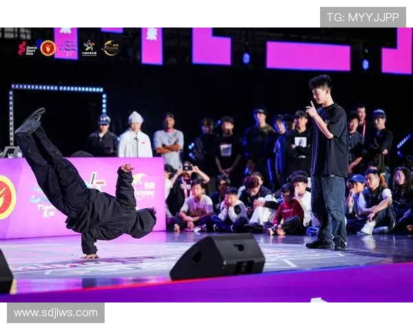 北京街舞队在世界攀岩锦标赛中以53分领先其他队伍展现强劲实力