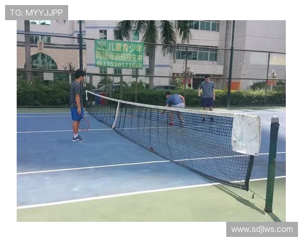 深圳网球队边路渗透战术解析与应用探讨