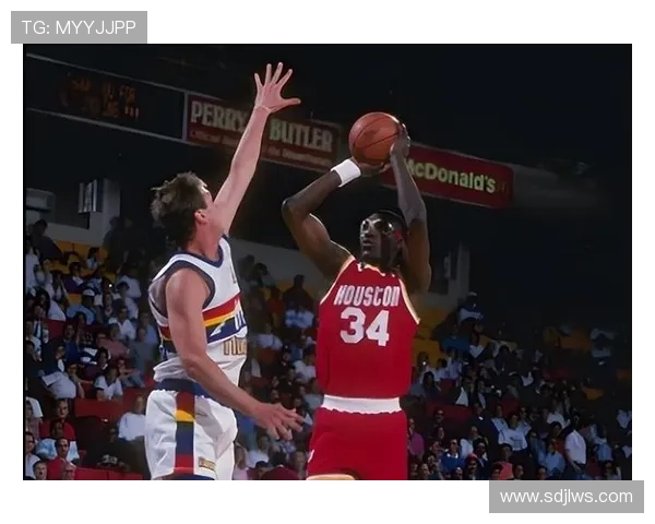 上将与奥尼尔的全面数据对比分析揭示篮球场上的不同风格与实力差异