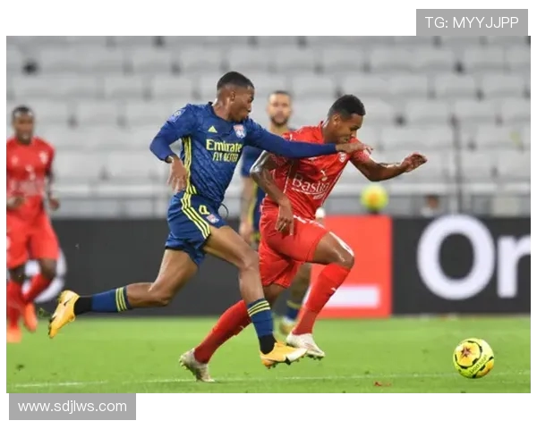 尼姆与阿雅克的激烈对决揭示法甲联赛的竞争魅力与球队实力较量