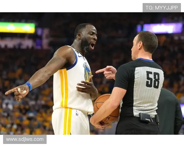 德雷蒙德格林的篮球生涯与领导力探索：从新秀到冠军的蜕变之路