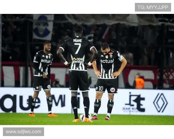 法甲焦点战昂热迎战兰斯双方争夺关键积分展现精彩对决